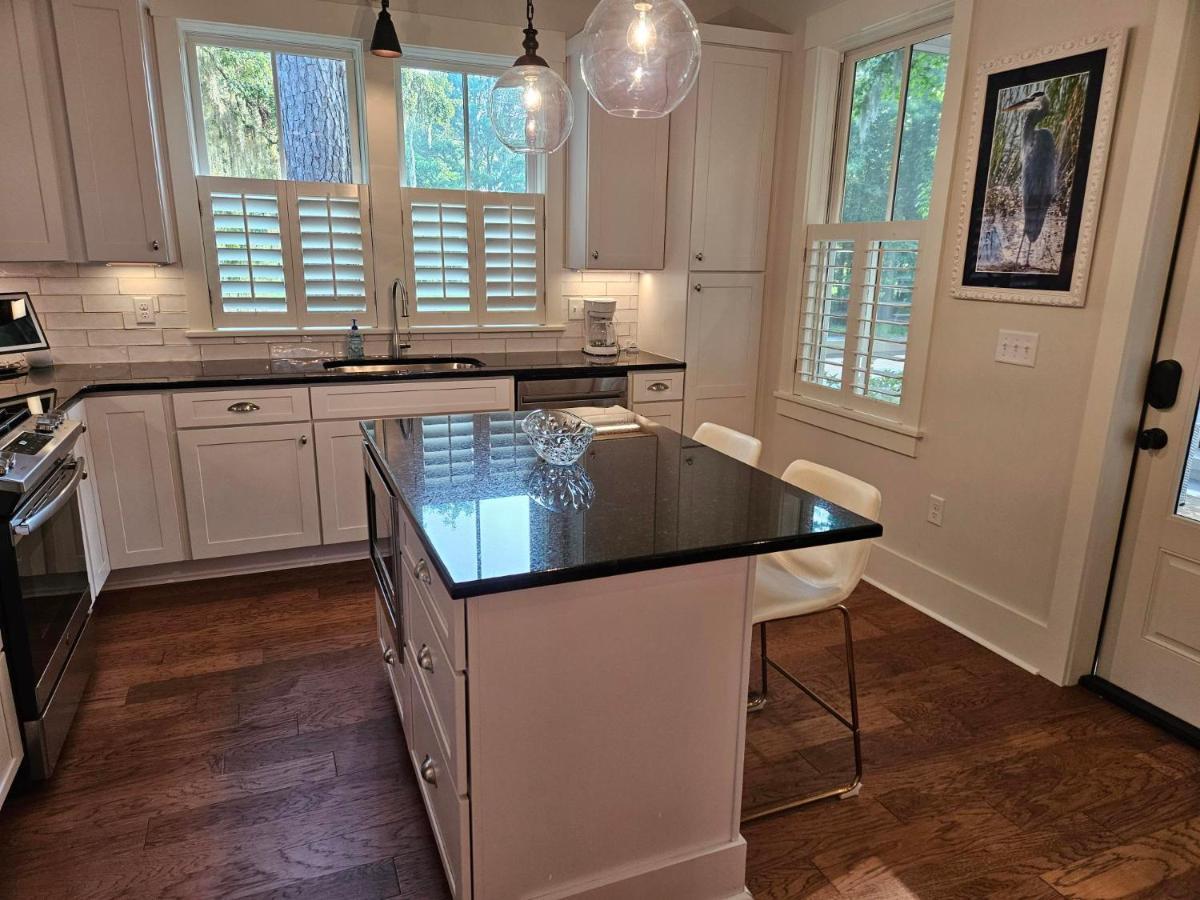 Low Country Cottage In Beautiful Habersham Beaufort Buitenkant foto